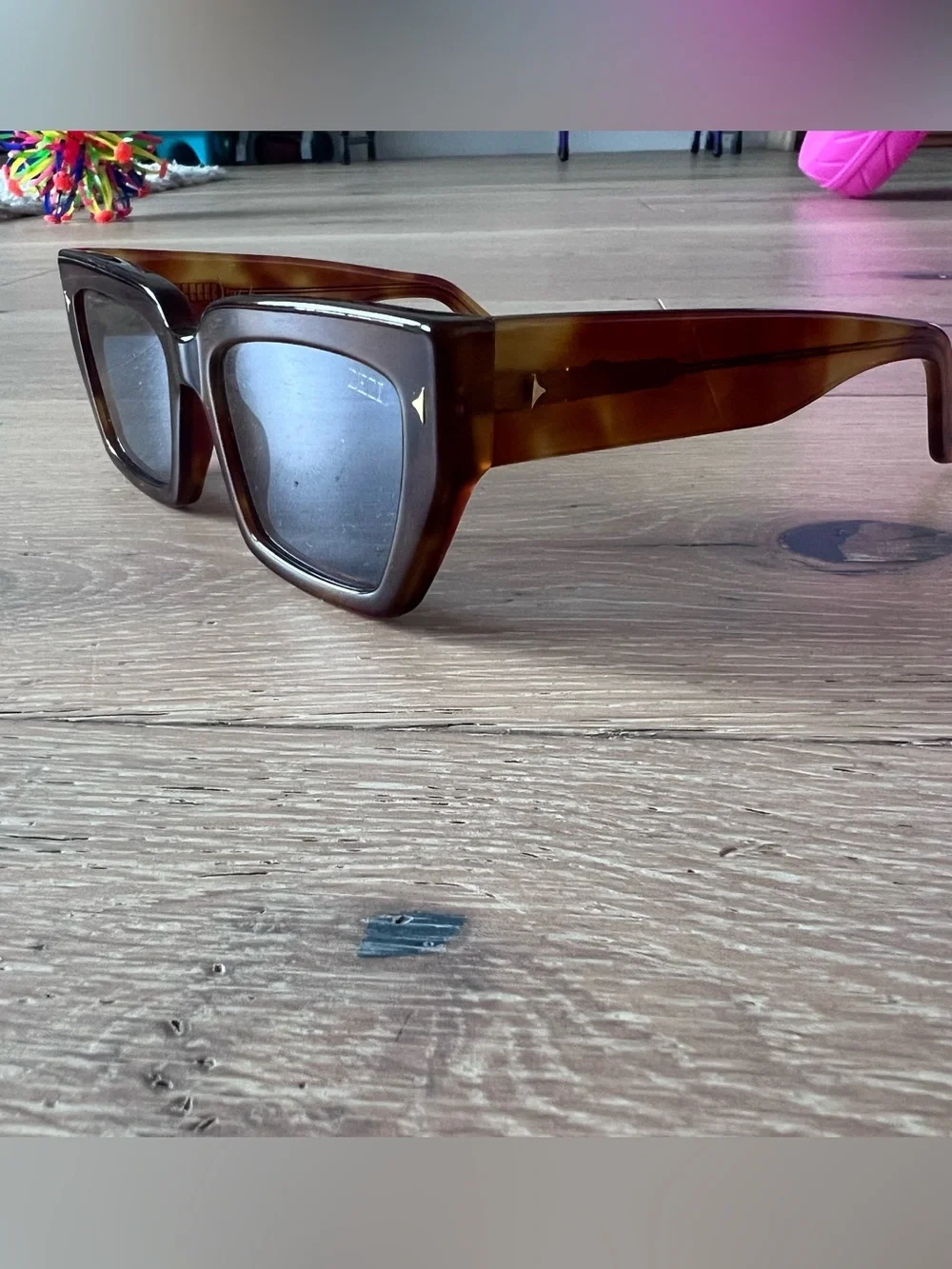 DEZI bold rectangular
